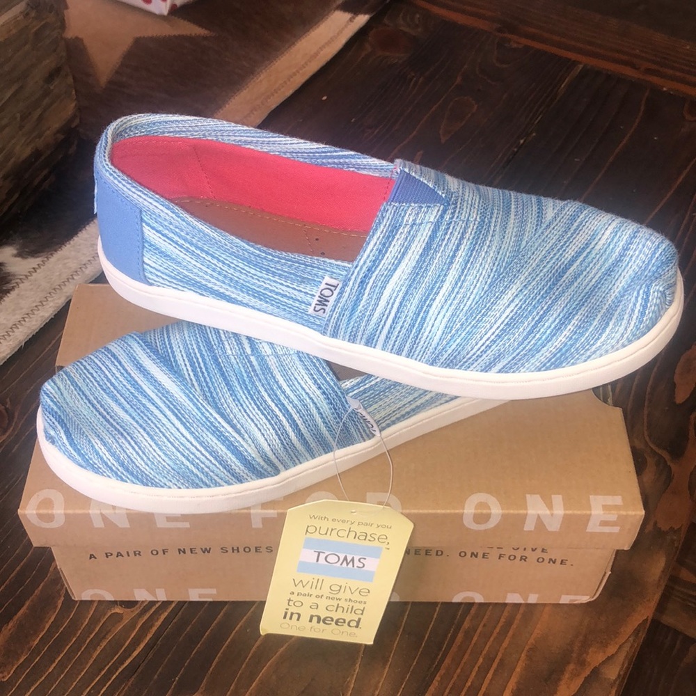 Brand new in box TOMS youth size 5